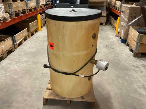 Buffer tank with heating element