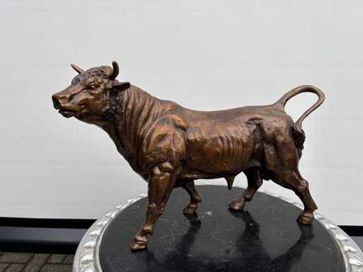 Toro scultoreo