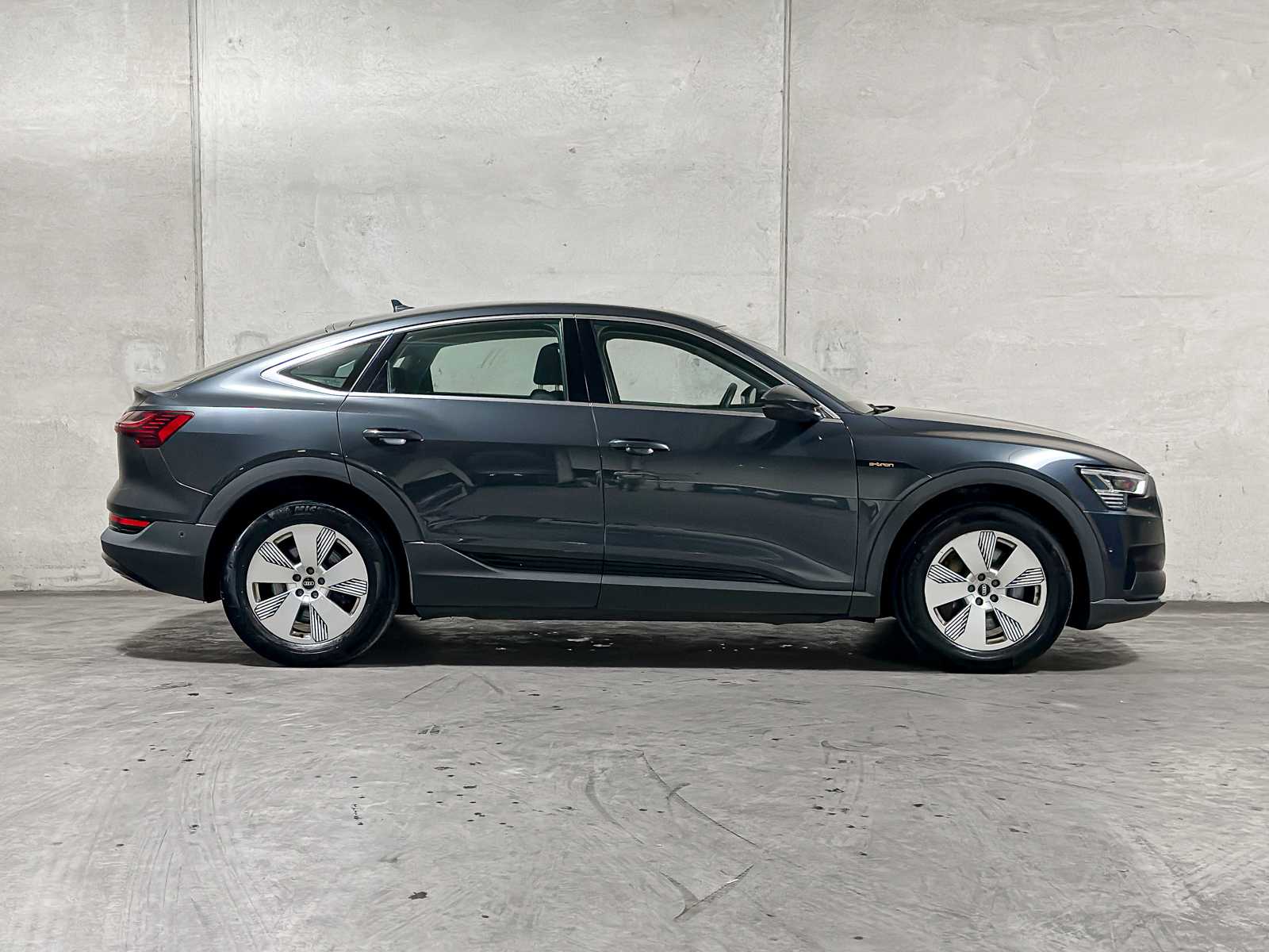 Audi e-tron Sportback 55 quattro edition 95 kWh 408pk 2022 (Origineel-NL + 1e eigenaar), P-835-GD