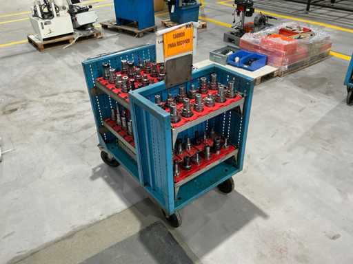 Werktuigwagen met inhoud (ongeveer 75 stuks)