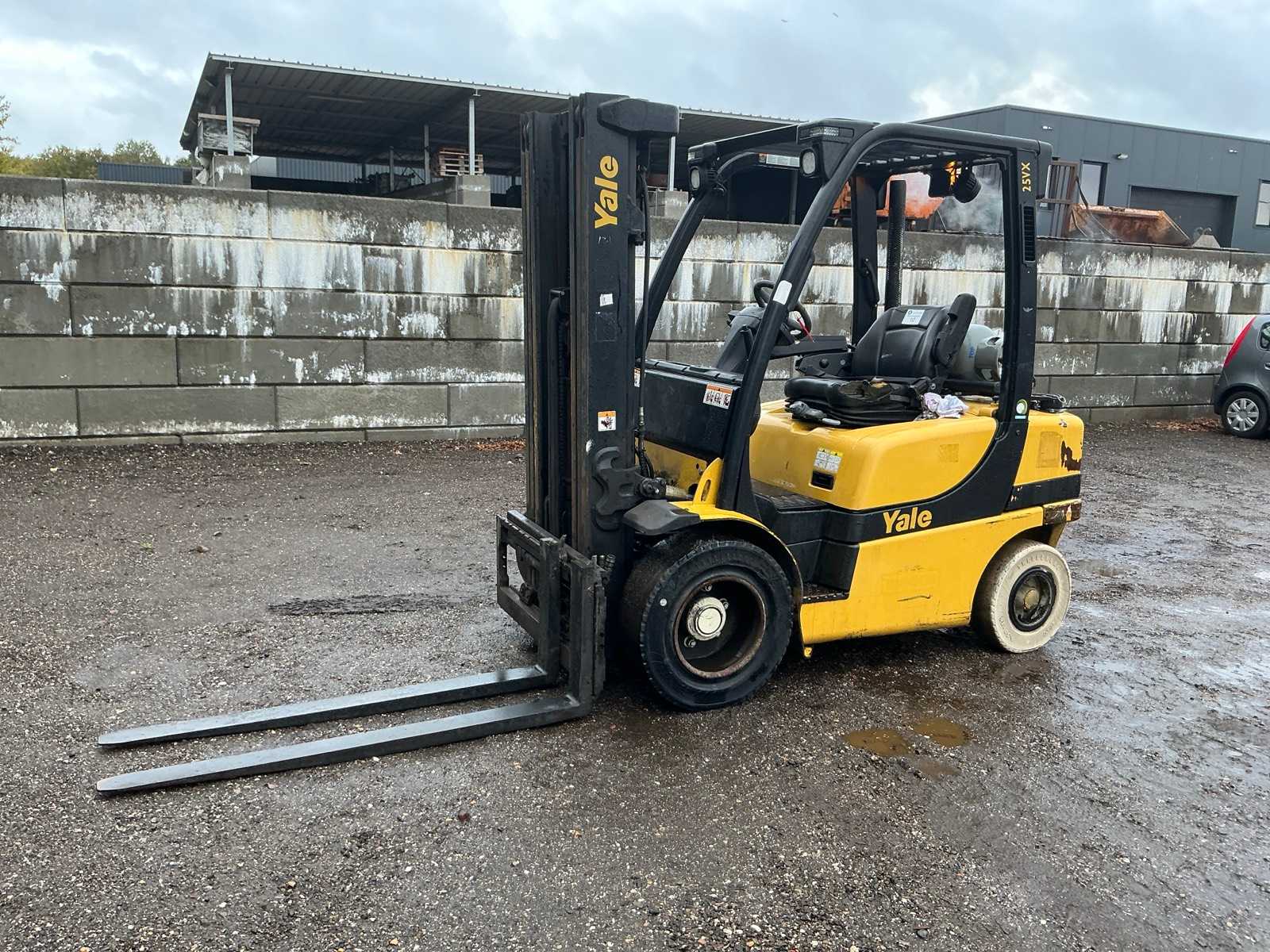 2017 Yale GLP25VXE2170 Forklift