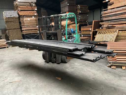 Douglas-Regale in verschiedenen Größen (25x) 