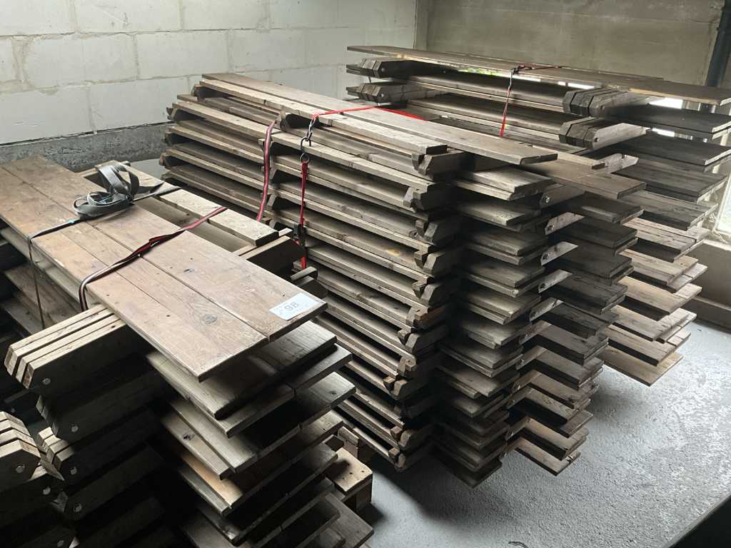 26 diverse houten klapbanken