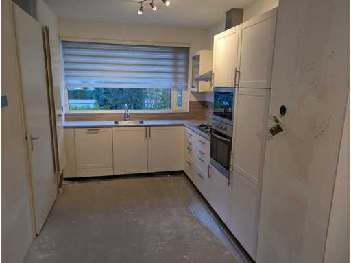 Cuisine avec appareils électroménagers Etna