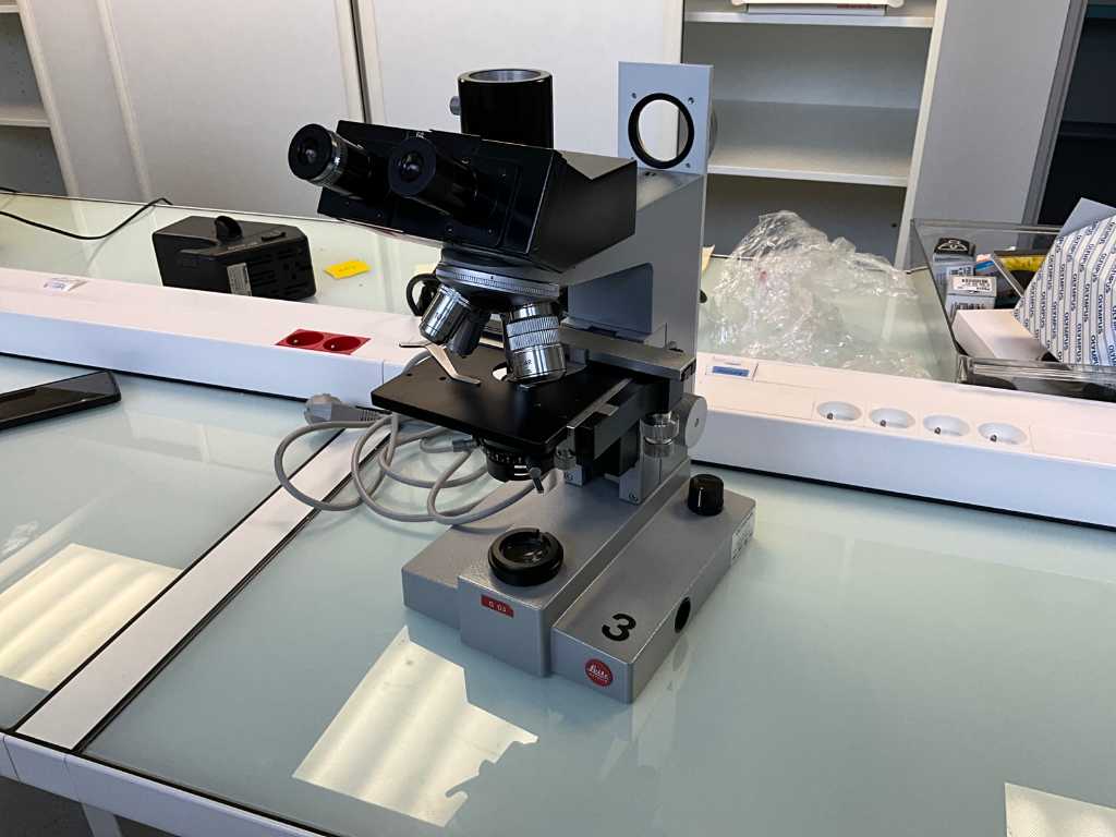 Leitz 020-441.010 Mikroskop mit Verbrauchsmaterial 