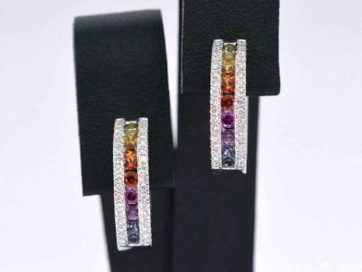 Witgouden oorbellen met multicolour saffieren en diamanten