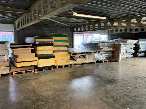 Partij matrassen, halffabricaten, hoofdborden t.b.v. boxsprings