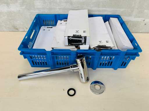 VALENTIN (X8) - Cilindrische messing sifon met wandstopcontact 