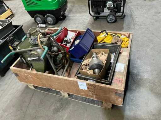 Différentes pièces de machine