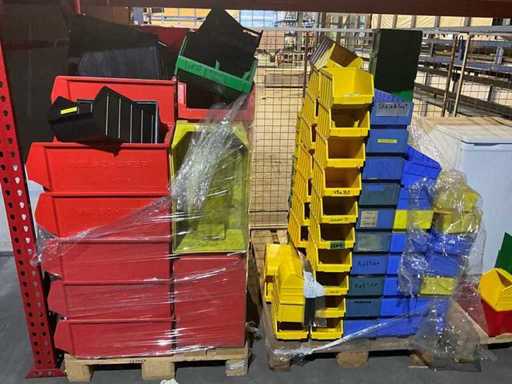 Batch of assortment bins