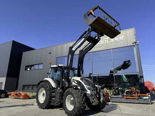 Valtra T254 Versu Vierwielaangedreven landbouwtractor