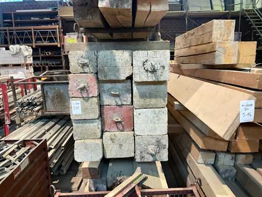 Veel bouwhout van verschillende maten