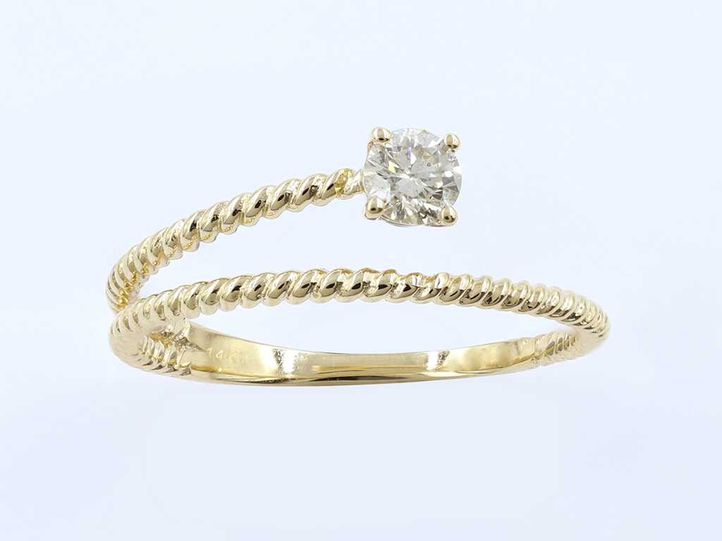 14 KT geelgouden ring met natuurlijke diamanten