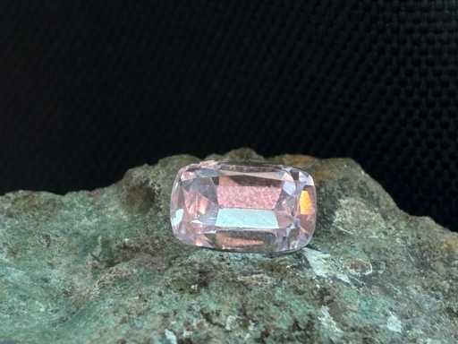 Kunziet 5.44 carat natuurlijke edelsteen