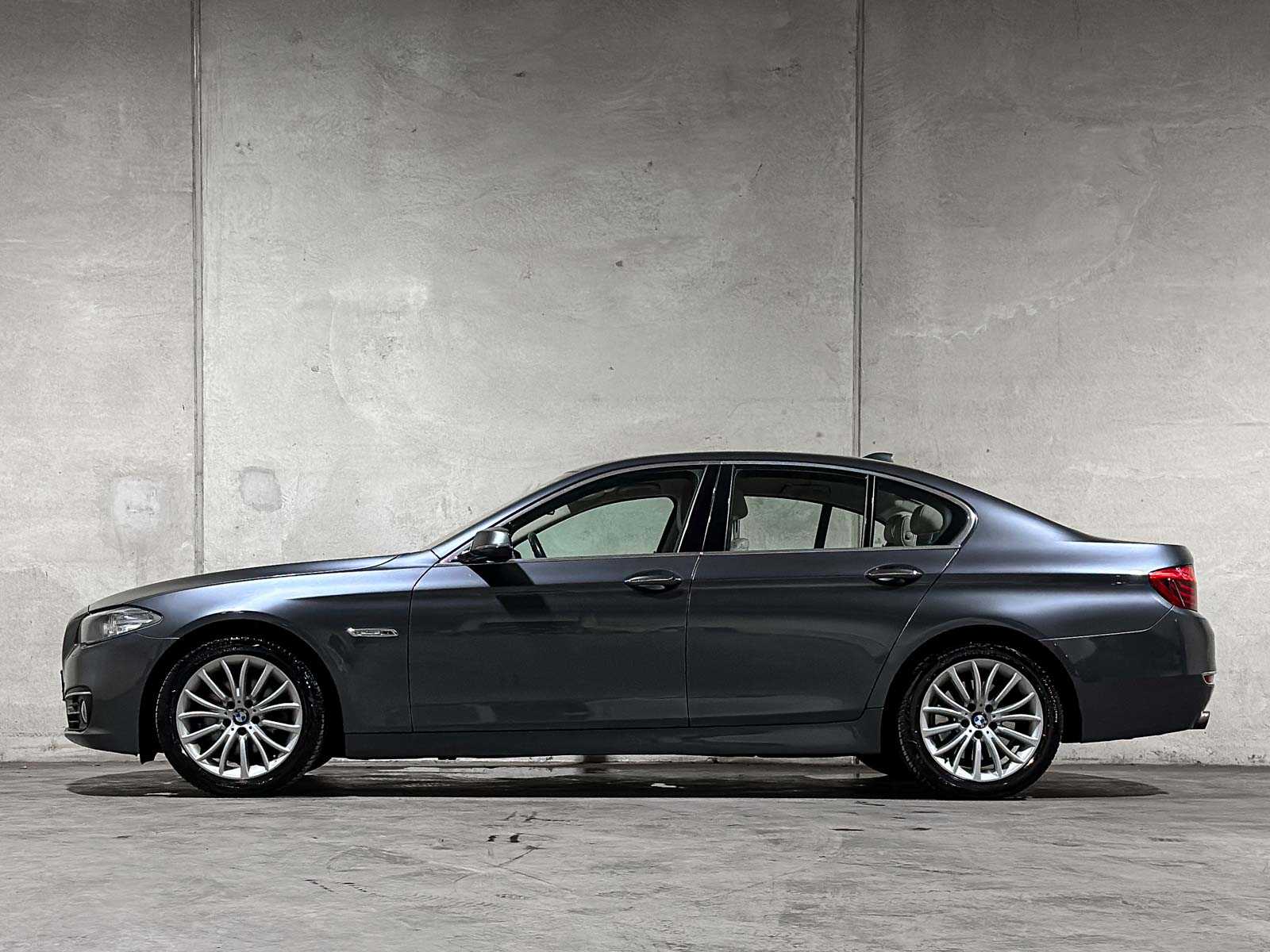 BMW 520i Luxury Edition 5-serie 181pk 2017 (Origineel-NL), NP-432-L