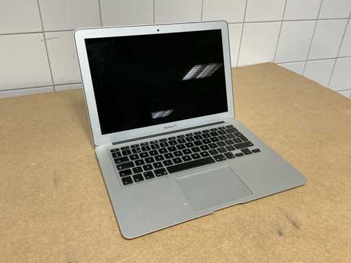 APPLE A1466 Macbook Air 