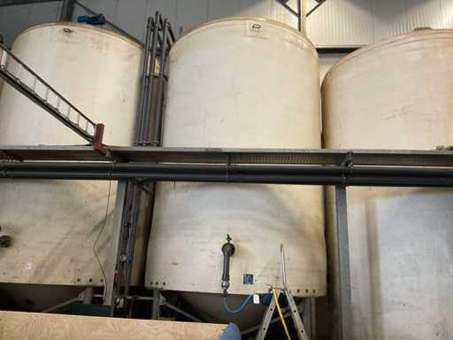 (c) 2012 M.I.P. Vertical storage tank