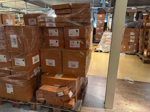 Décoration de fête, valeur de vente au détail 1 900 €