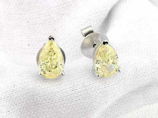 Boucle d’oreille en or blanc de 14 nœuds avec diamant cultivé en laboratoire de 2,78 ct