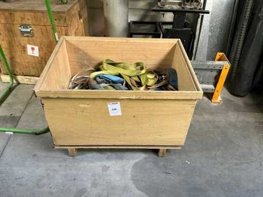 Batch of lifting and lashing straps