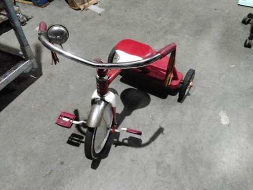 Radio Flyer 33 - Vintage children's tricycle