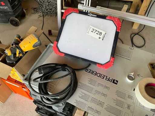 Faro LED de Förch Construction Site con dos enchufes trasero 47 W, 220 V Chocolate