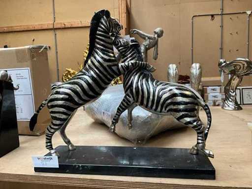 2 kämpfende Zebra-Dekorationsstatue