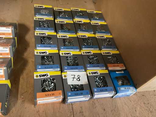 Caisses de clous et vis en acier
