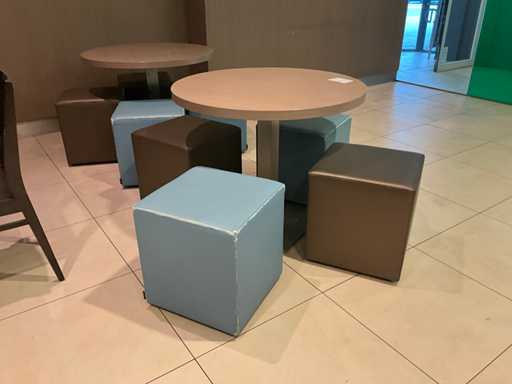 Tavolo ristorante con 4 pouf (2x)