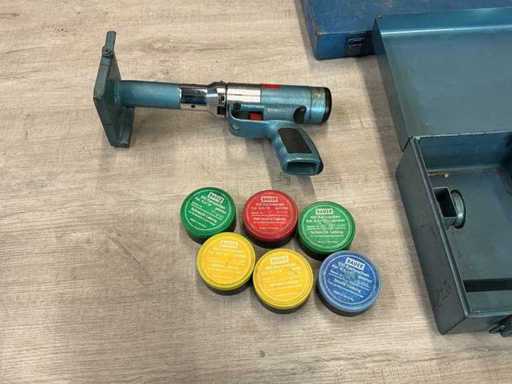 Pistol de cuie acționat cu cartuș Bauer