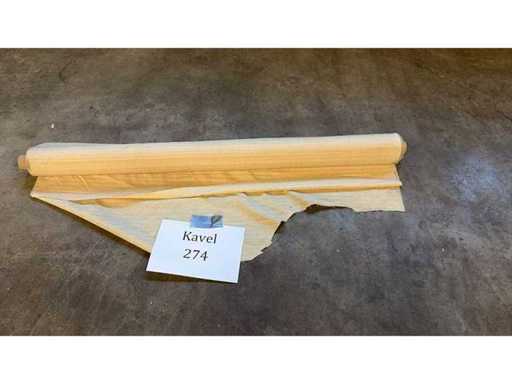 Rouleau de tissu beige