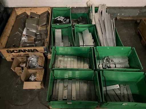 Batch of Aluminum corner pieces and profiles