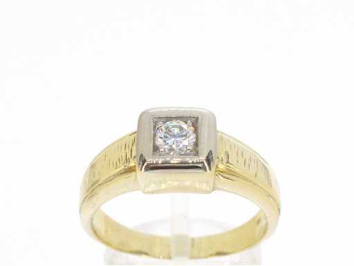 Bague en or avec des diamants taille brillante
