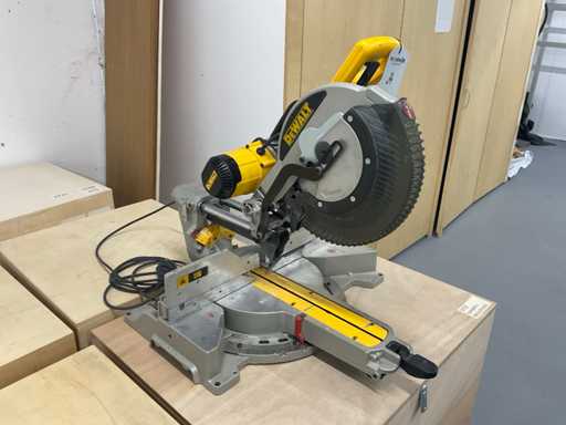 DeWalt DWS780qs Radial Miter Saw