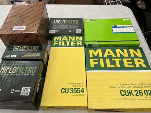 Lotti vari, inclusi filtri dell'olio, filtri del condizionatore, ecc.