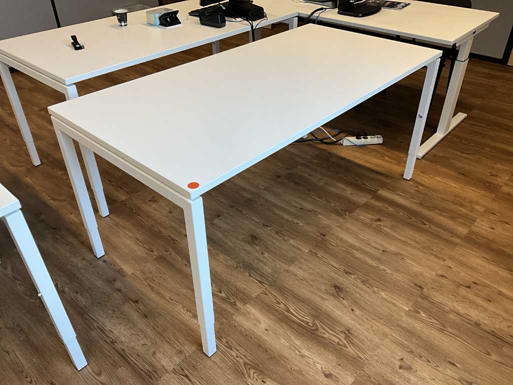 2x Desk - white