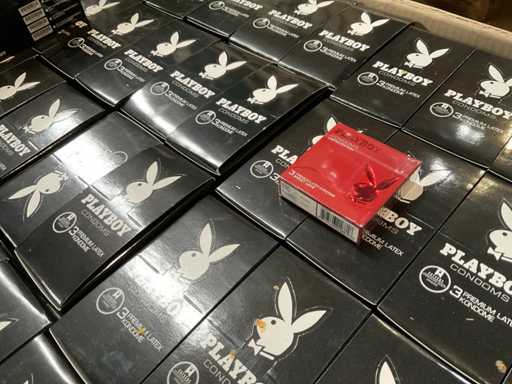 Playboy condoom (2880x)