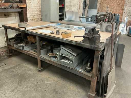 Metal workbench