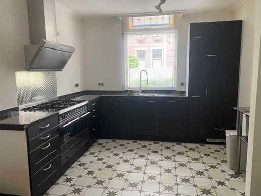 Keuken met apparatuur