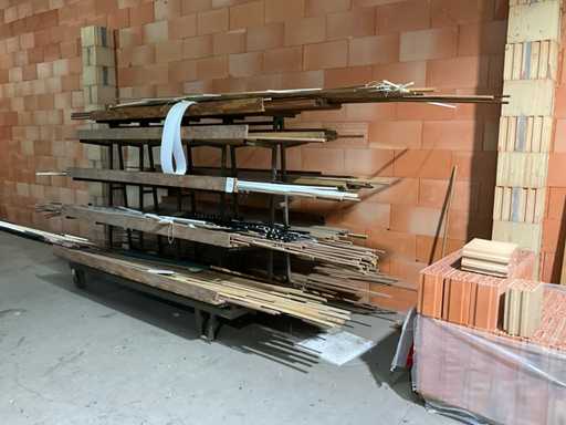 Lotto di vari profili in legno