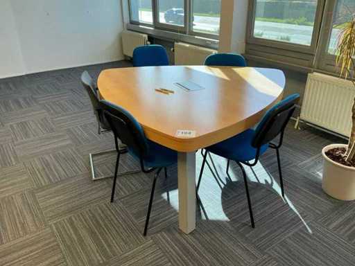 Table de conférence + chaise (3 fois)