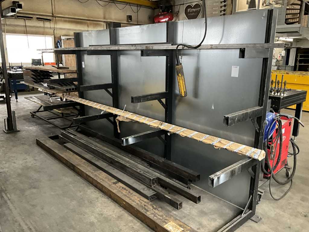 Cantilever rack without material