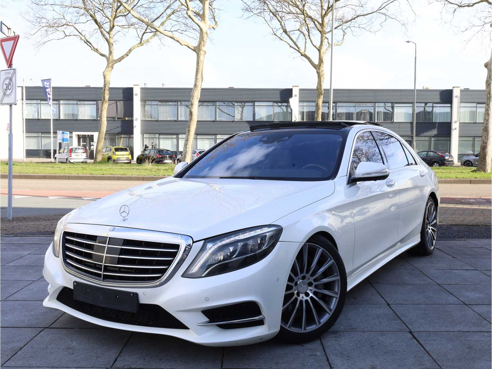 Mercedes-Benz S-Class S500 4.7-liter V8 biturbo Automatic 2014
