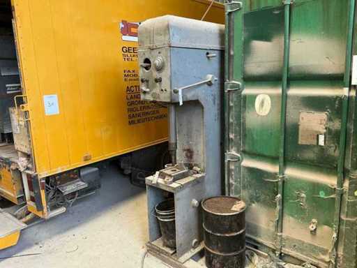 Machine à poinçonner
