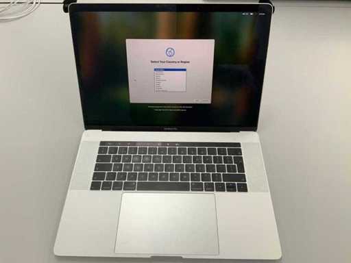 Apple A1990 15-calowy MacBook Pro MR962N/A Laptop