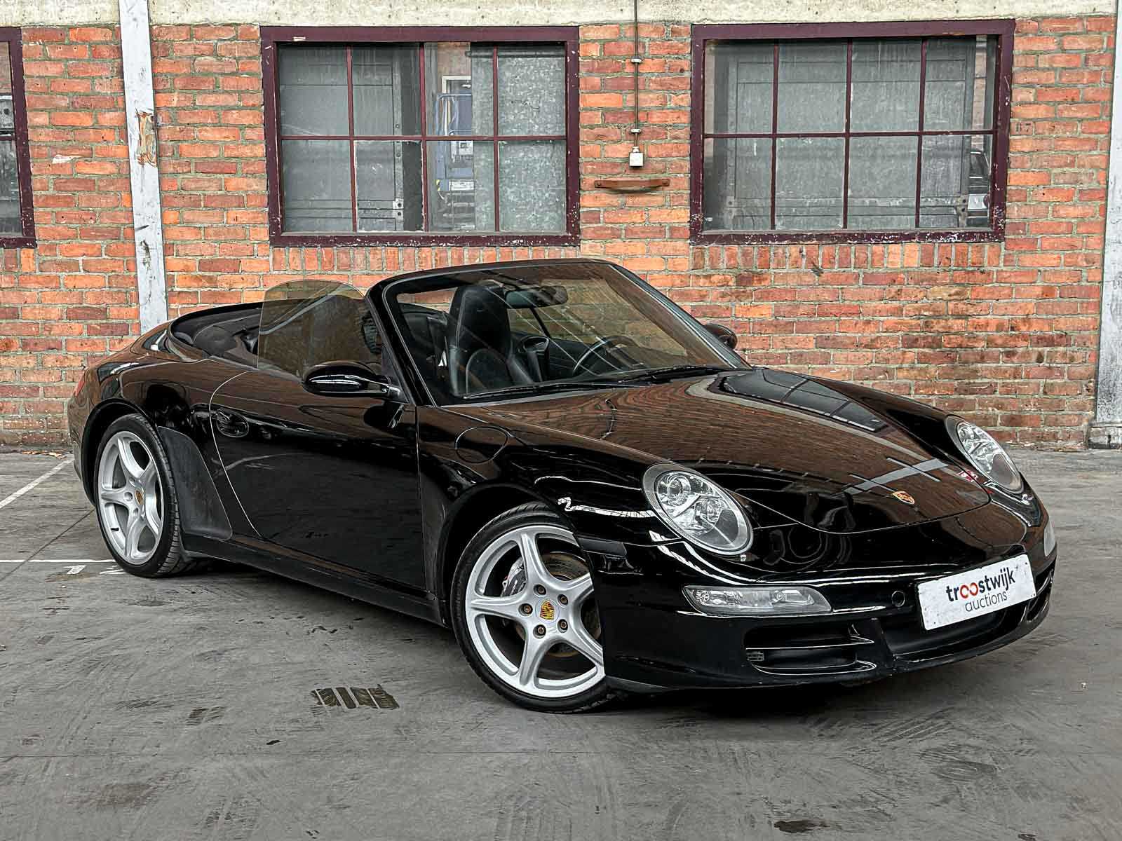 Porsche 911 Carrera Cabriolet 997 3.6 325pk 2005 handgeschakeld -Youngtimer-