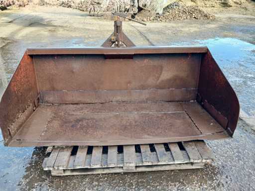 Benne arrière trois points à commande manuelle – d’environ 160 cm de large