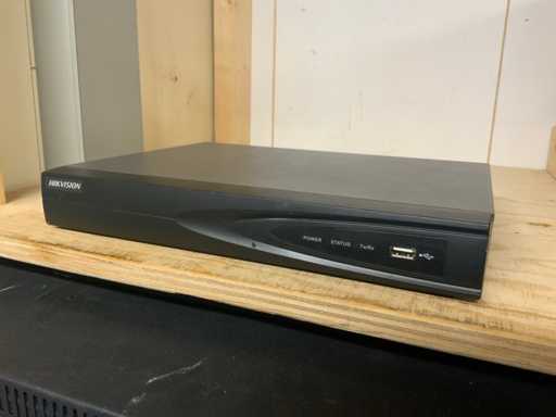 Hikvision / Realink DS-7604NI-E1/4P/A 4-częściowy zestaw kamer bezpieczeństwa z rejestratorem systemowym