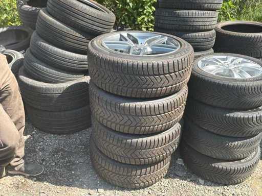 Mercedes 19 inch set van 4 banden voor Mercedes Amg origineel + velgen met sensoren