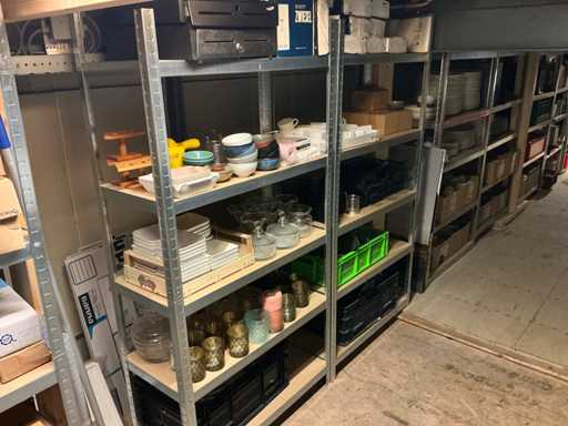 Inhoud stelling divers servies en decoratie